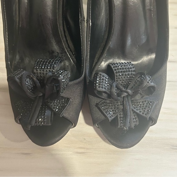 LE CHATEAU Satin Peep Toe Heels- Size 8 - Picture 8 of 8